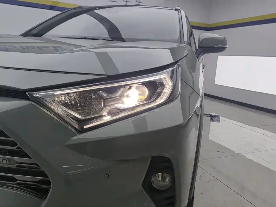 Toyota RAV4 — миниатюра 5