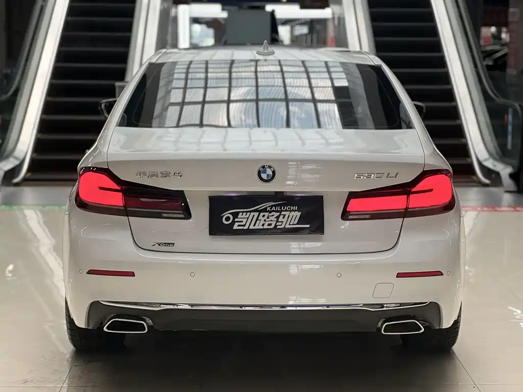 BMW 5 Series — миниатюра 14