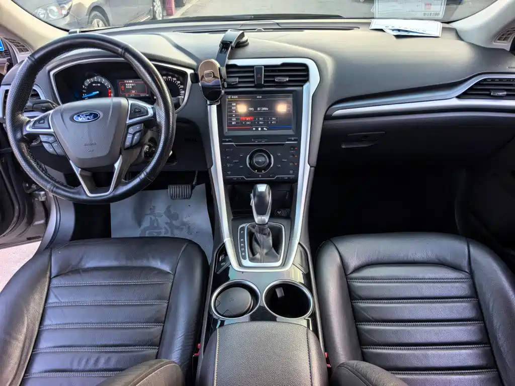 Ford Mondeo — миниатюра 12