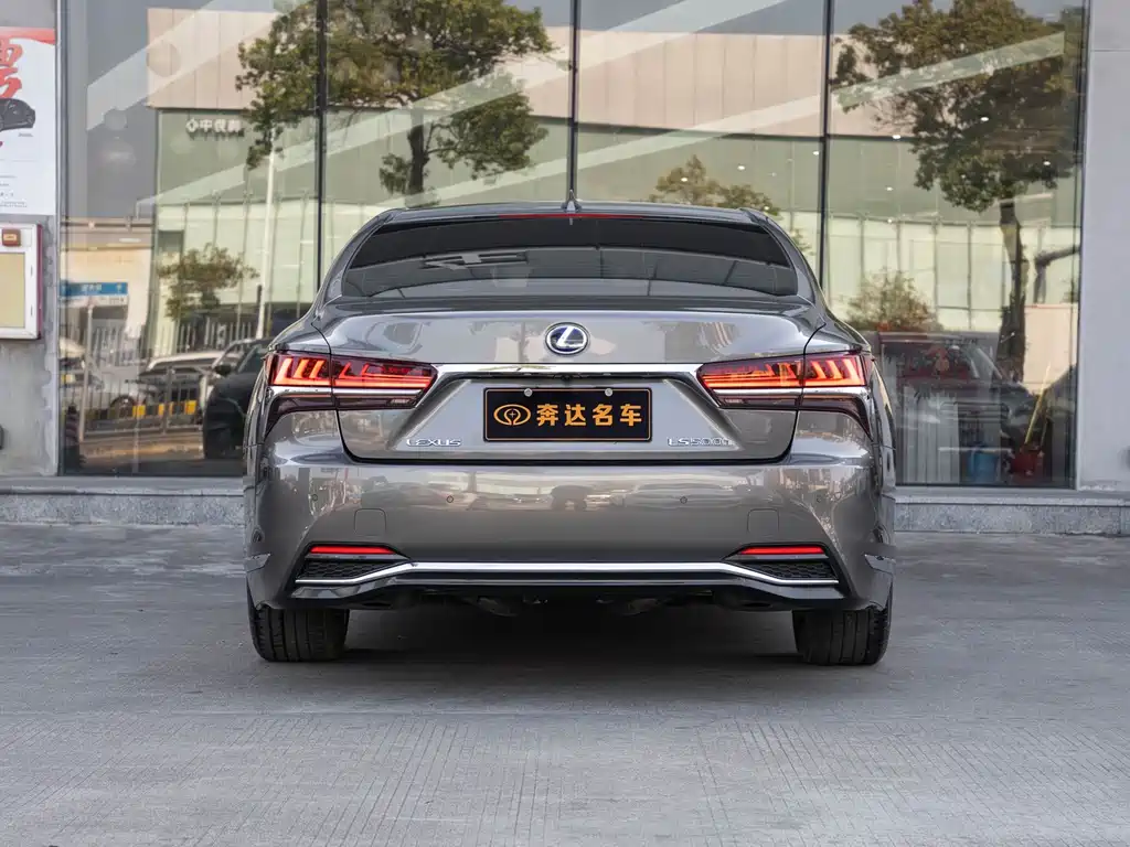 Lexus LS — миниатюра 5