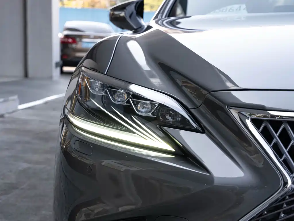 Lexus LS — миниатюра 6