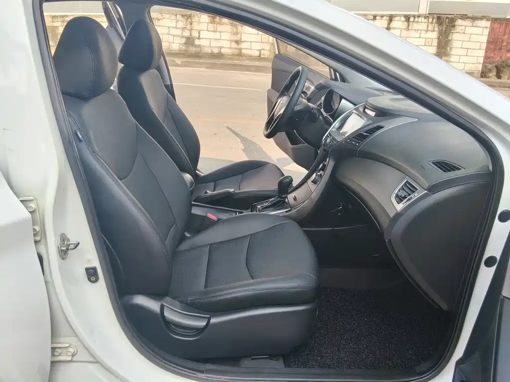 Hyundai Elantra Langdong — миниатюра 11