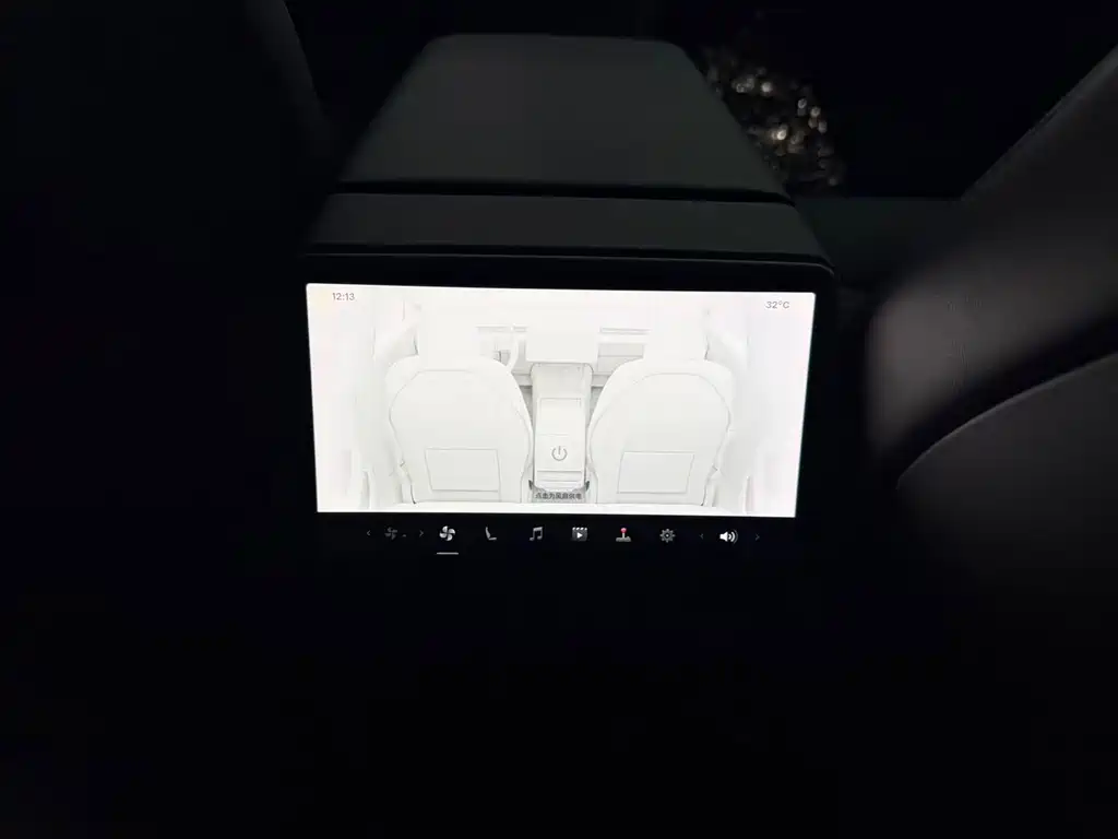 Tesla Model 3 — миниатюра 8