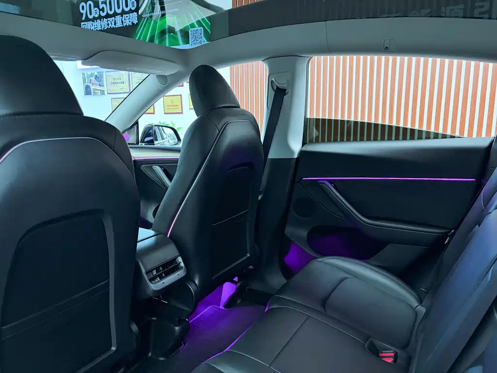 Tesla Model Y — миниатюра 9