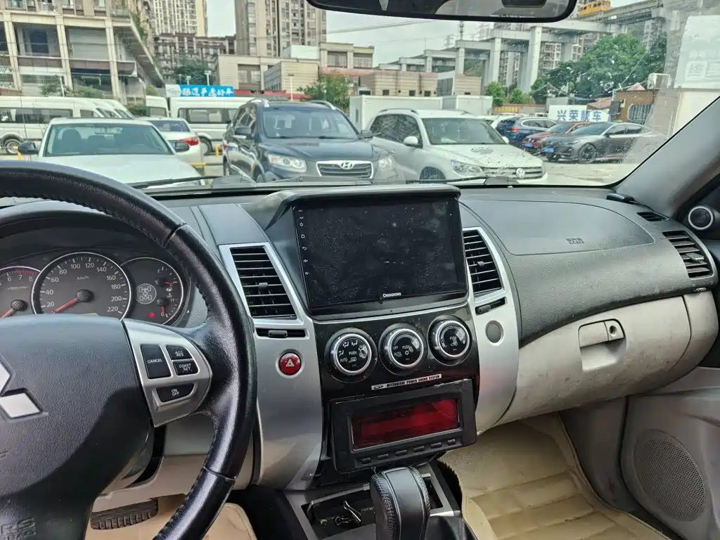 Mitsubishi Pajero Sport — миниатюра 13
