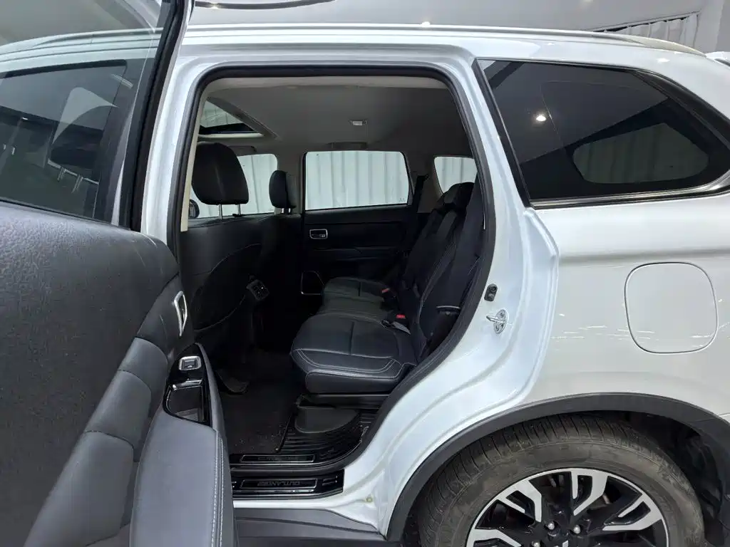 Mitsubishi Outlander — миниатюра 16