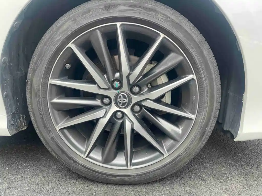 Toyota Camry — миниатюра 2