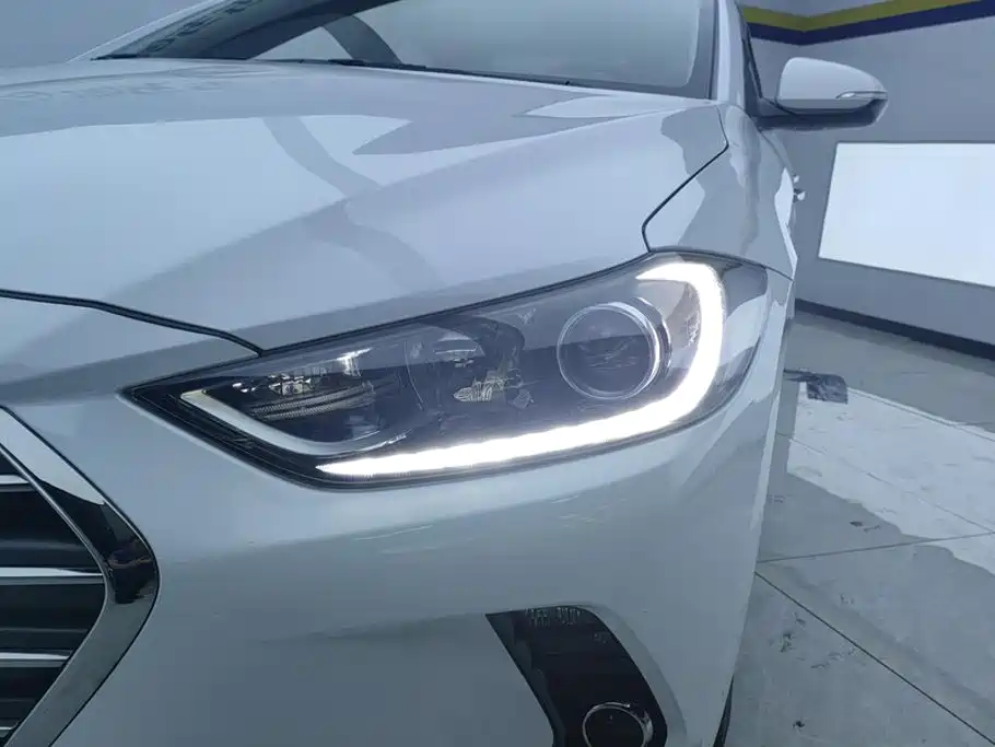 Hyundai Elantra — миниатюра 5