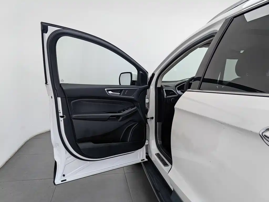 Ford Edge — миниатюра 8