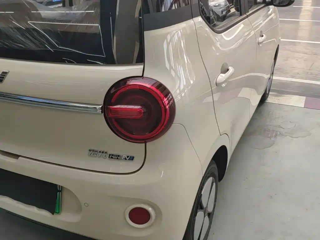 Wuling MINIEV — миниатюра 8