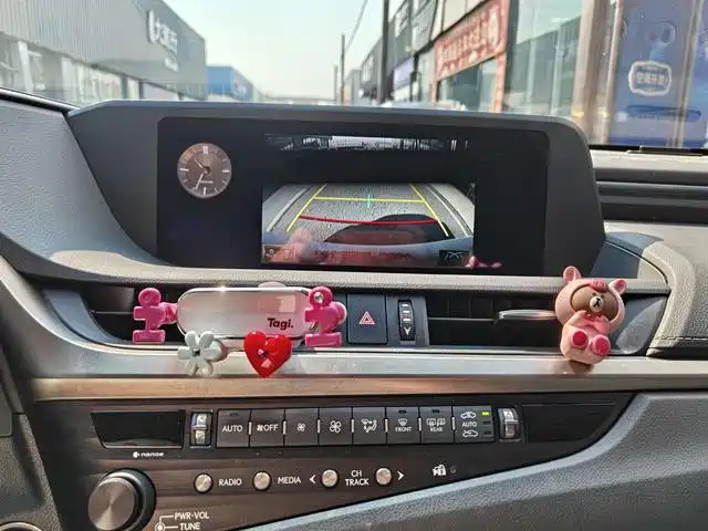 Lexus ES — миниатюра 7