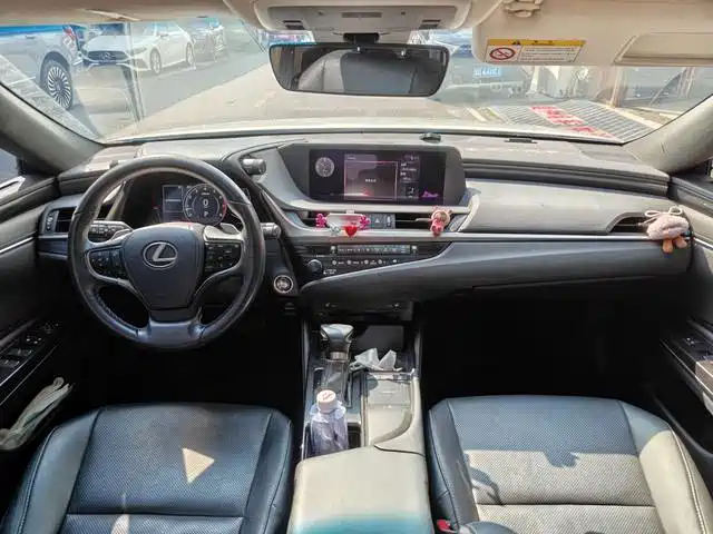 Lexus ES — миниатюра 8