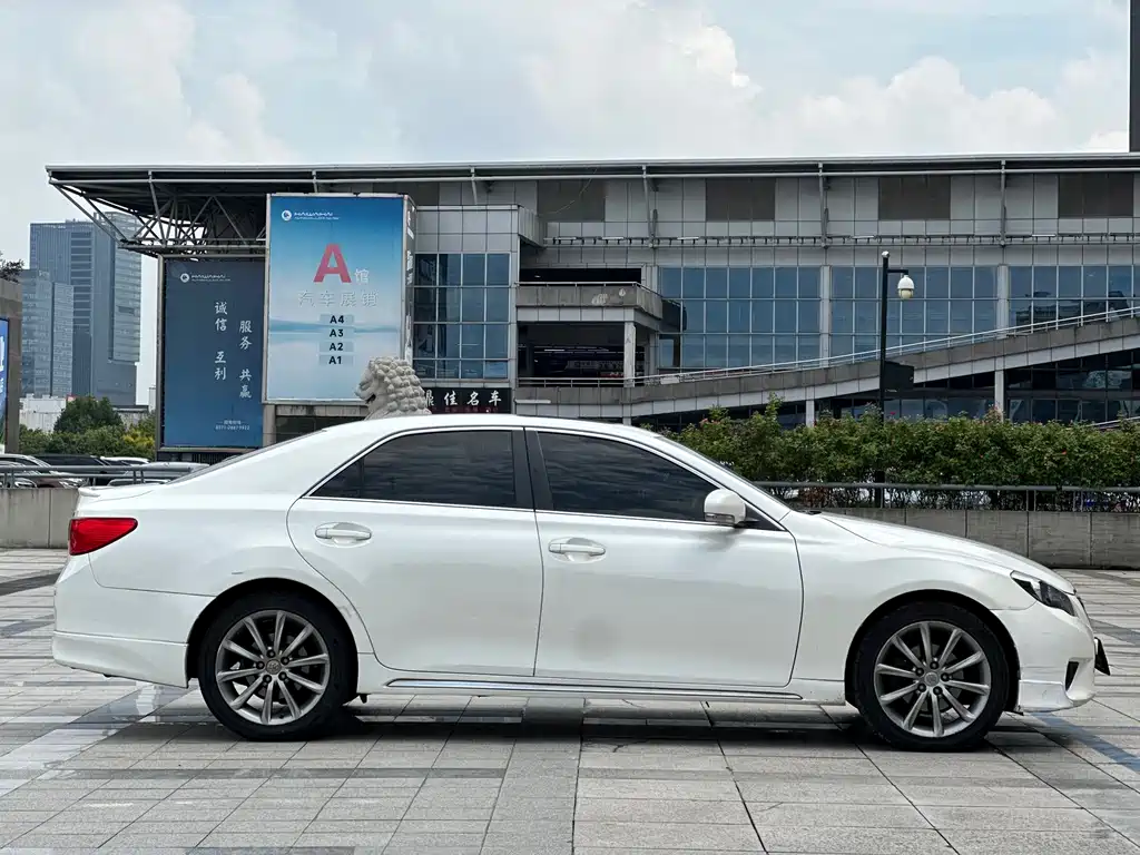 Toyota Reiz — миниатюра 7