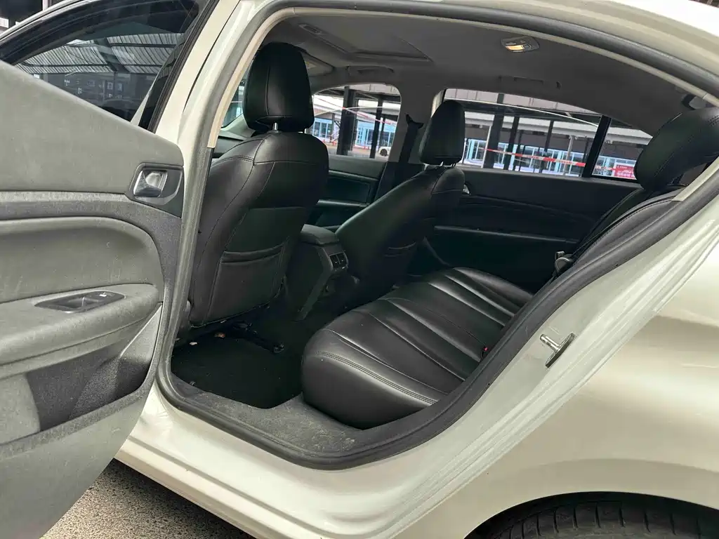Peugeot 408 — миниатюра 8
