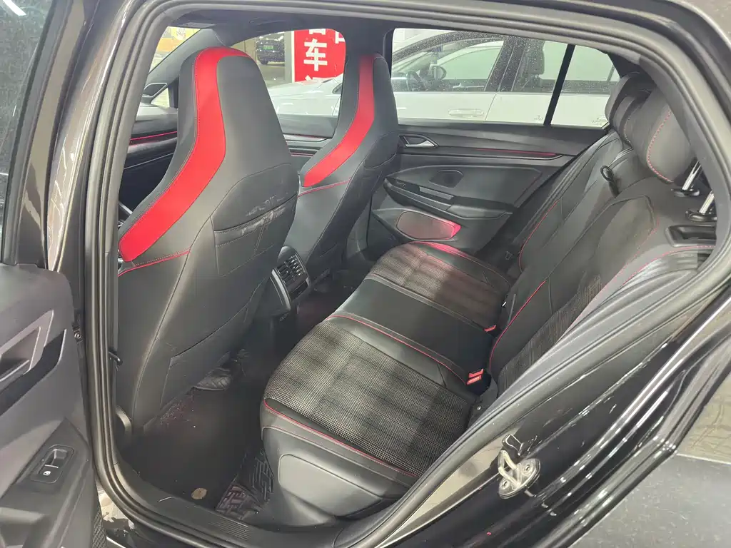 Volkswagen Golf GTI — миниатюра 8