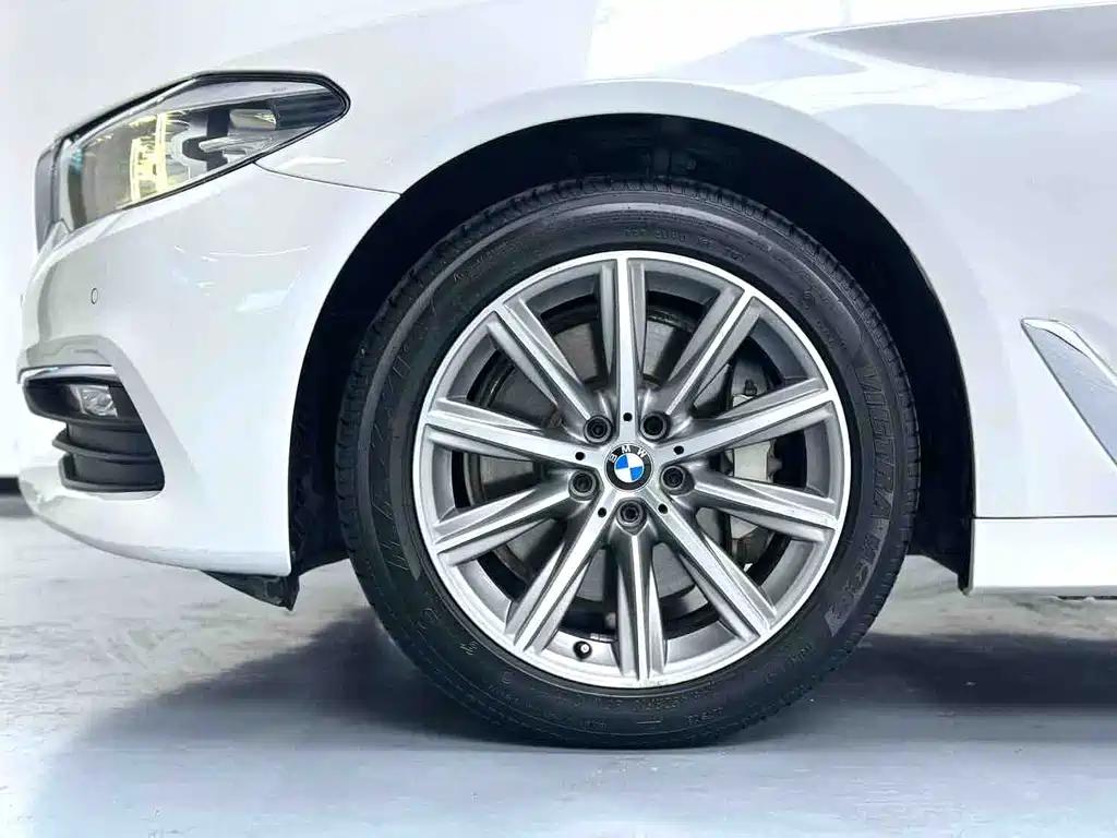 BMW 5 Series — миниатюра 3