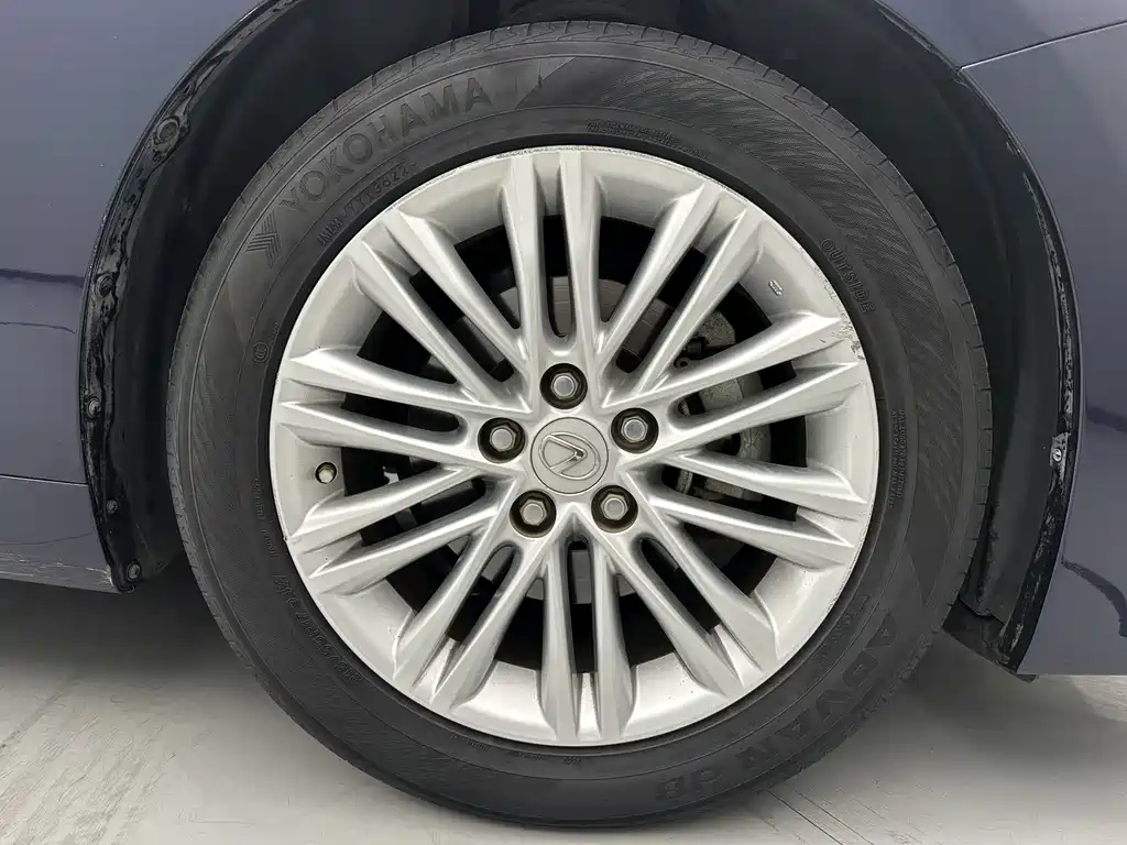 Lexus ES — миниатюра 9
