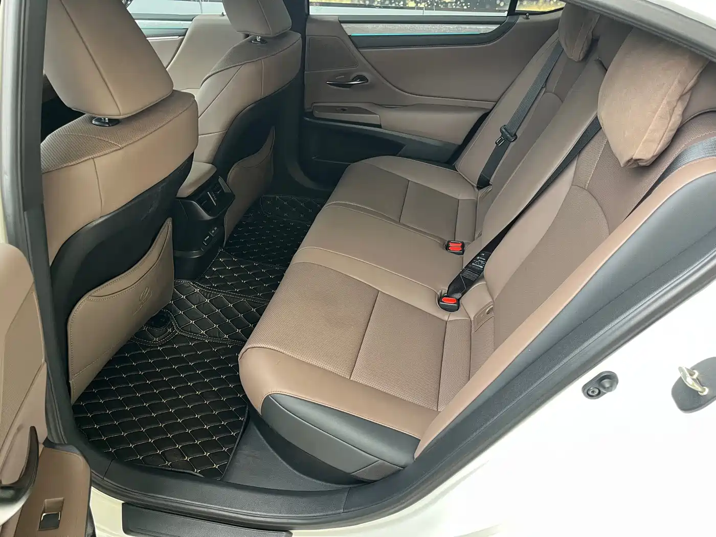 Lexus ES id 4654589 из Китая 8