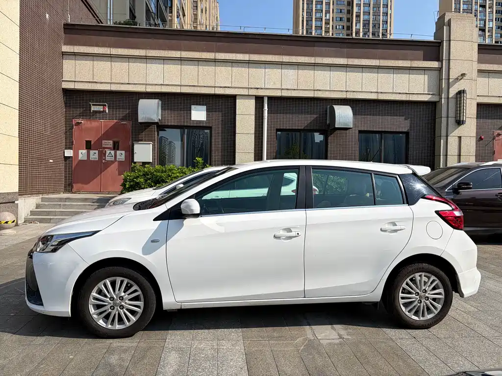 Toyota Yaris L — миниатюра 4