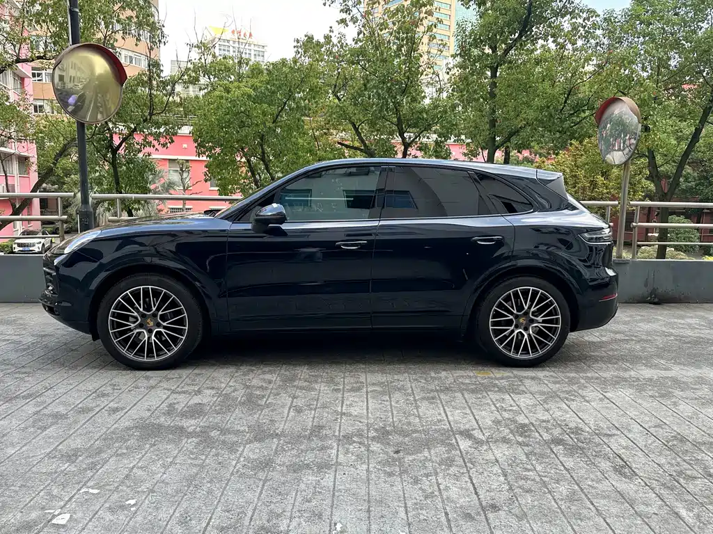 Porsche Cayenne — миниатюра 18