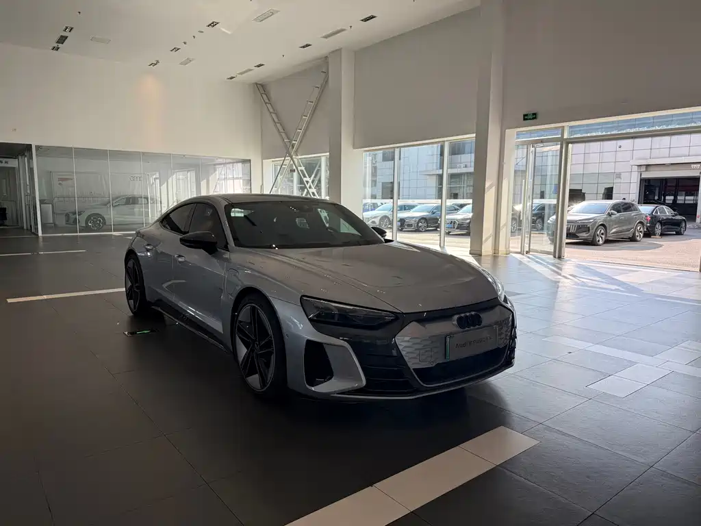 Audi e-tron GT — миниатюра 3