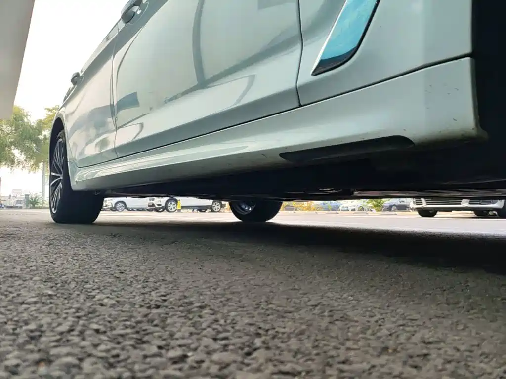 BMW 5 Series — миниатюра 21