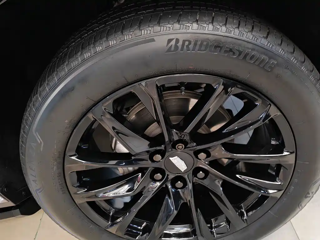 Cadillac Escalade — миниатюра 10
