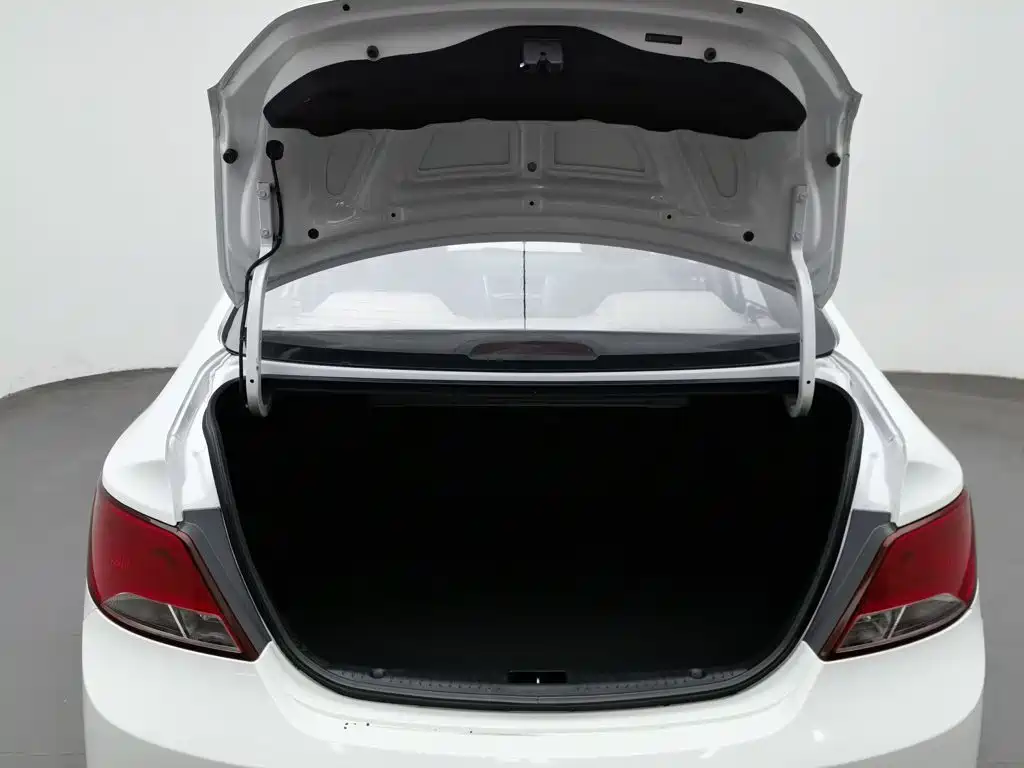 Hyundai Verna — миниатюра 16