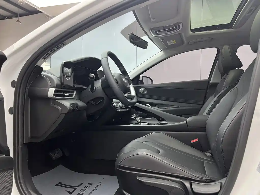 Hyundai Elantra — миниатюра 7