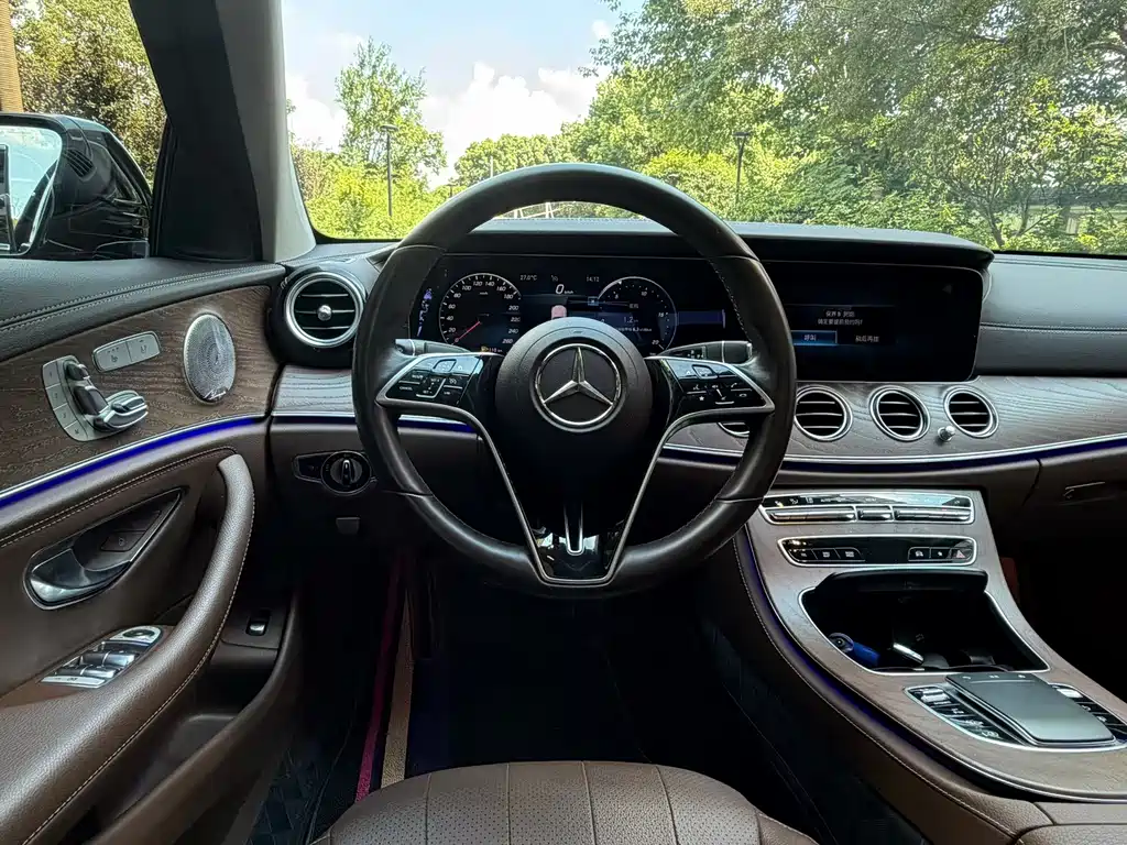 Mercedes-Benz E-Class — миниатюра 6