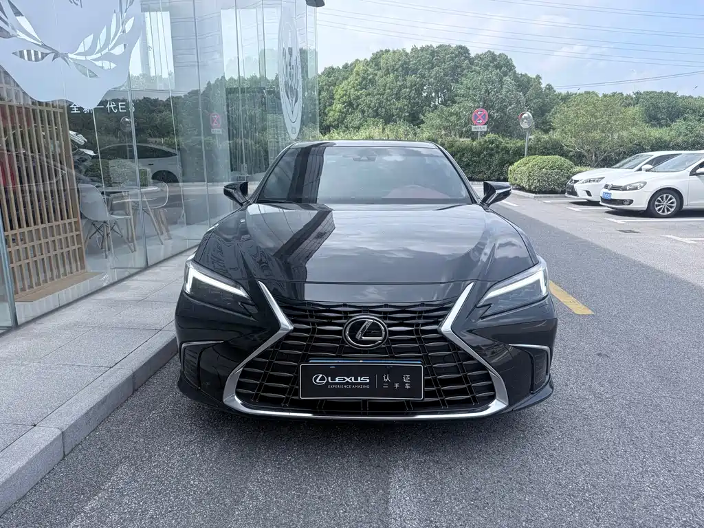 Lexus ES 2025 300h Premium