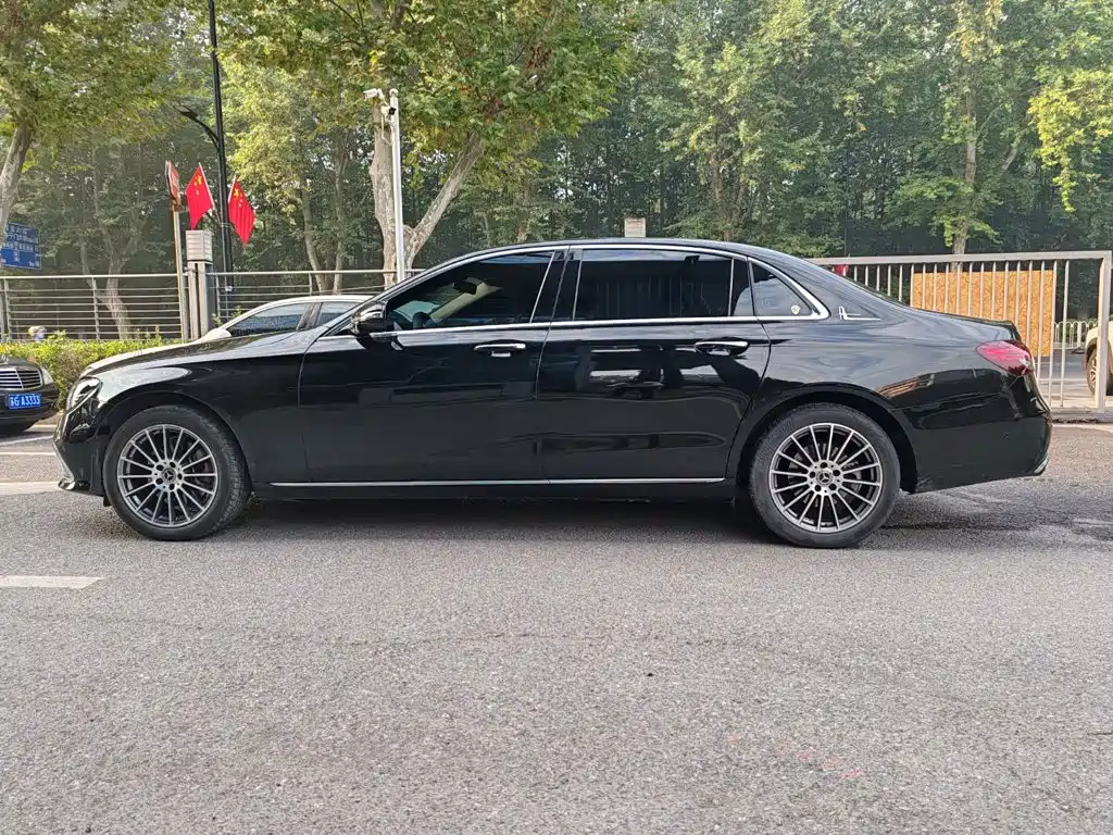 Mercedes-Benz E-Class — миниатюра 6