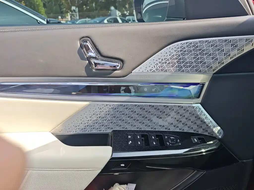 BMW i7 — миниатюра 6