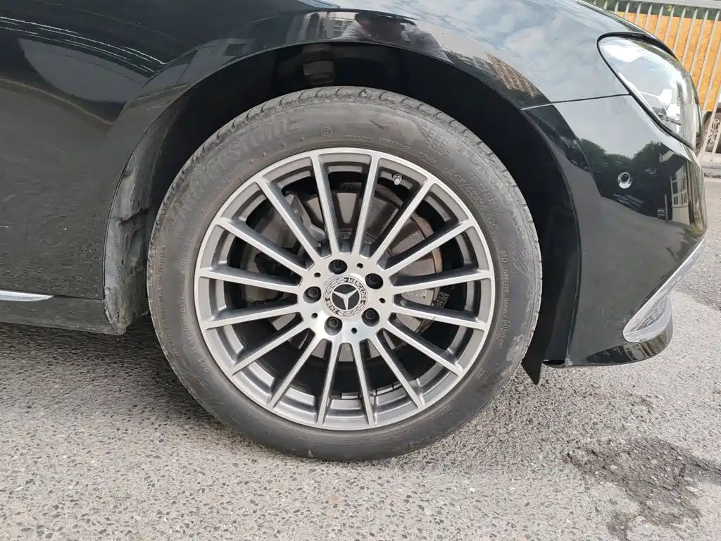 Mercedes-Benz E-Class — миниатюра 8