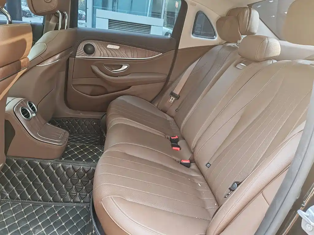 Mercedes-Benz E-Class — миниатюра 14