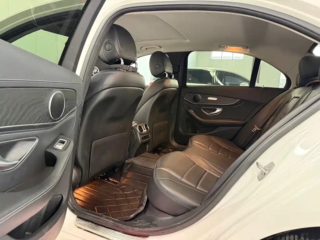 Mercedes-Benz C-Class — миниатюра 11