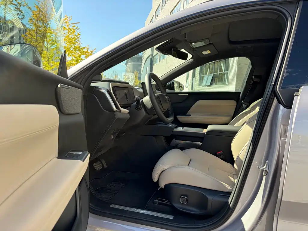 Volvo XC70 PHEV — миниатюра 6