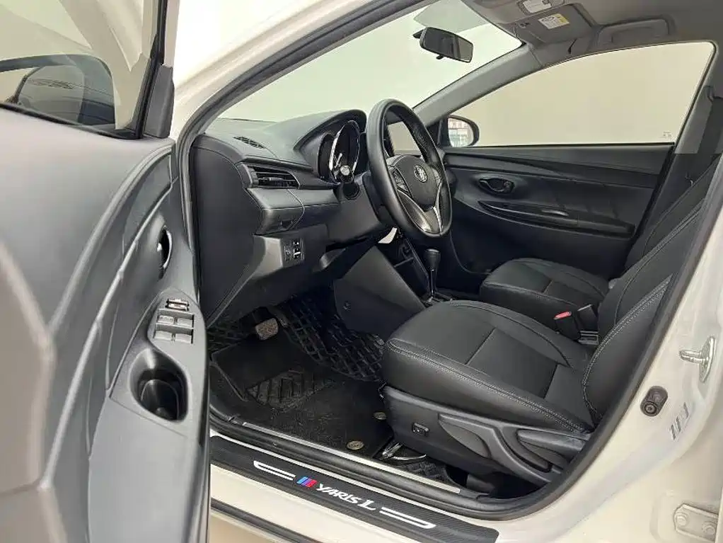 Toyota Yaris L — миниатюра 9