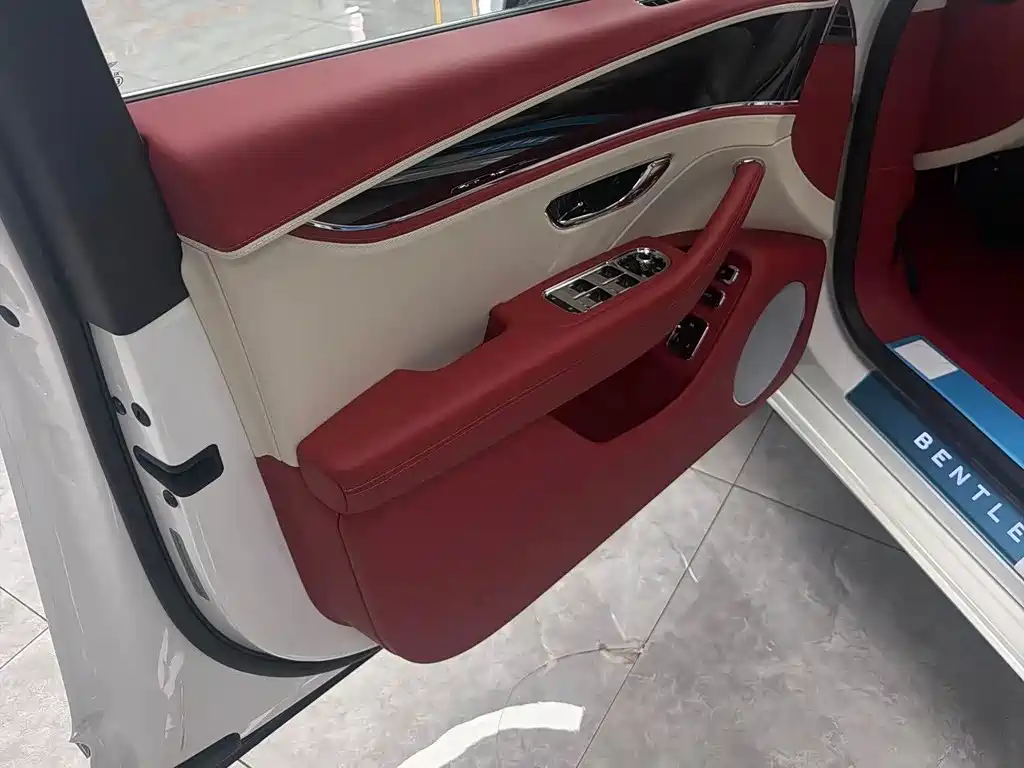 Bentley Flying Spur PHEV — миниатюра 9