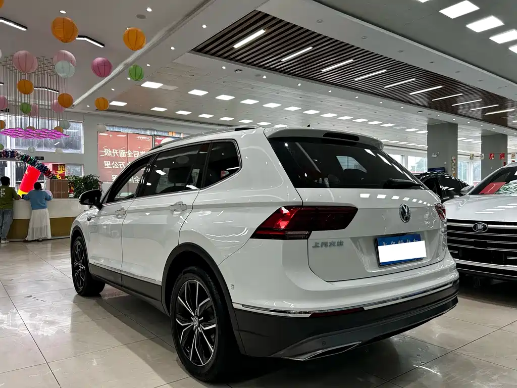 Volkswagen Tiguan L — миниатюра 10