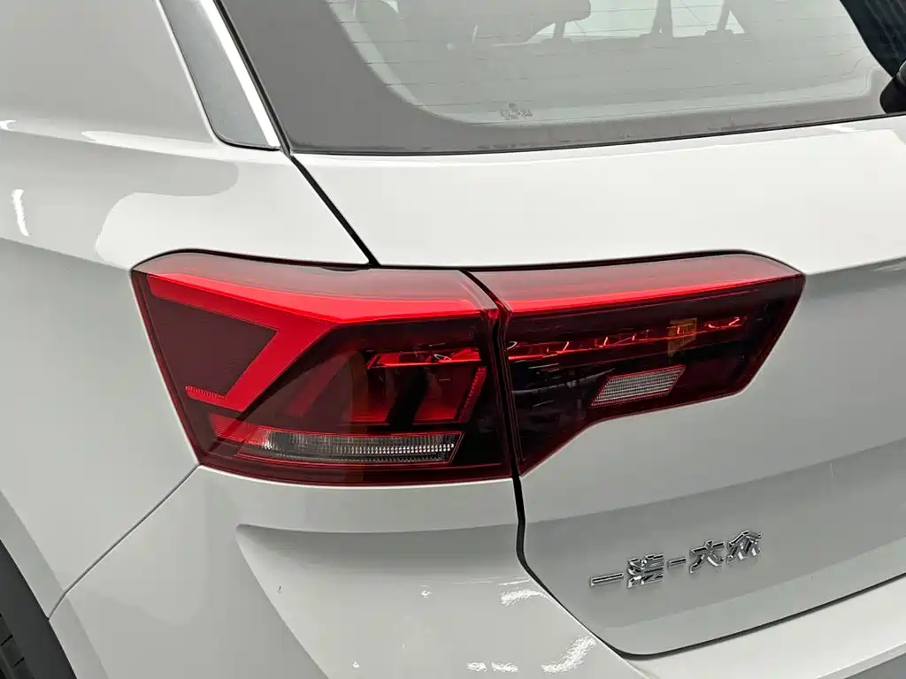 Volkswagen T-Roc — миниатюра 11