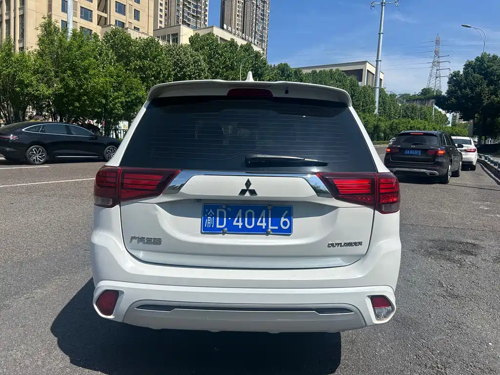Mitsubishi Outlander 2023 1.5T CVT Premium 5 мест