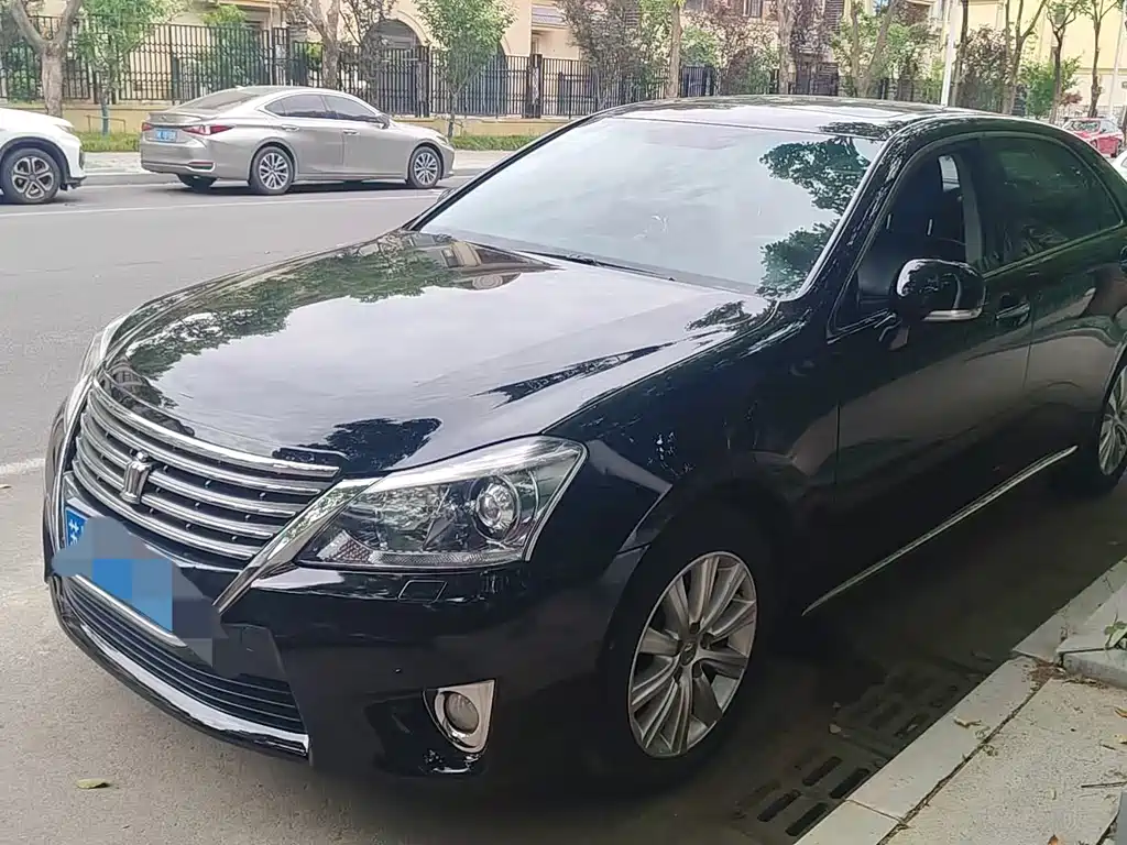 Toyota Crown 2014