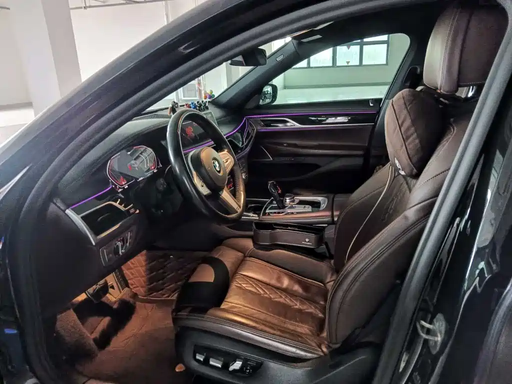 BMW 7 Series — миниатюра 8