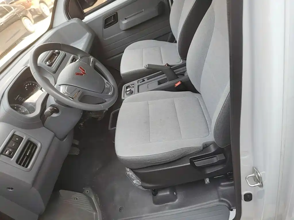 Wuling Yangguang — миниатюра 15