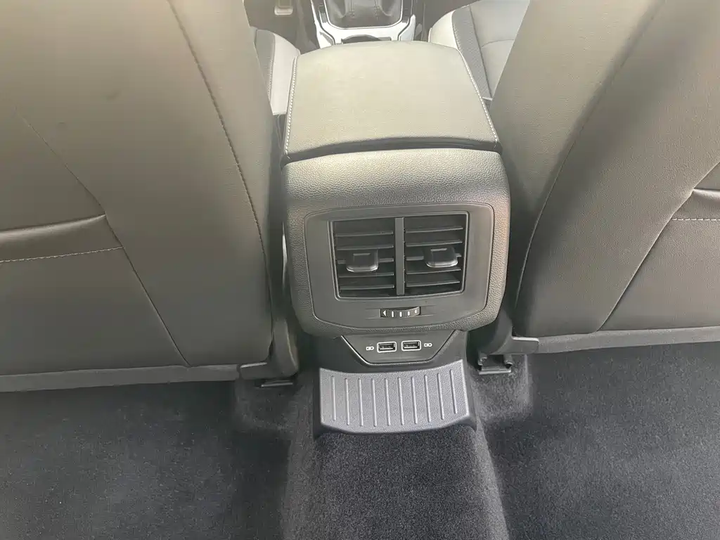 Volkswagen T-Roc — миниатюра 13