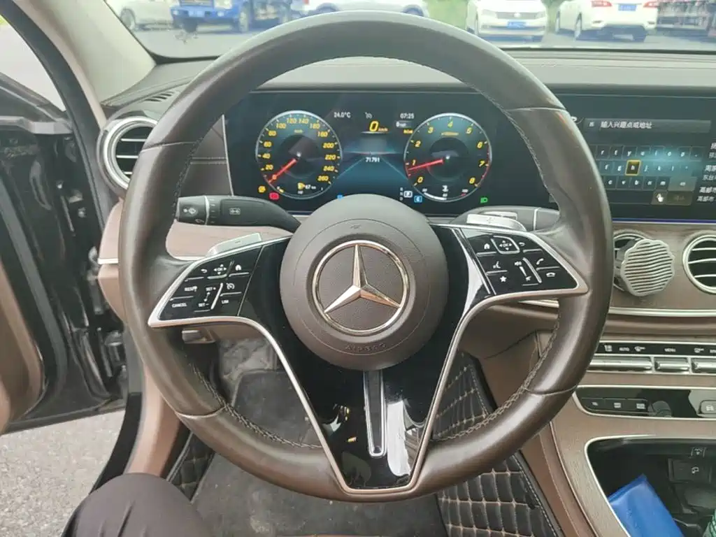 Mercedes-Benz E-Class — миниатюра 11