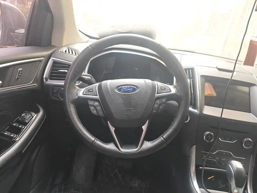 Ford Edge — миниатюра 6