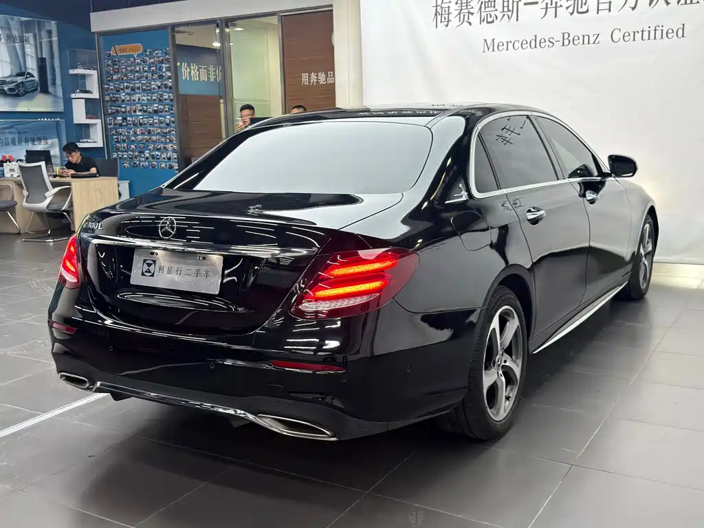 Mercedes-Benz E-Class — миниатюра 8