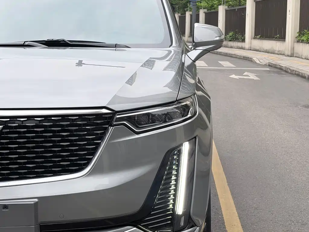Cadillac XT6 2022 2.0T мест Luxury